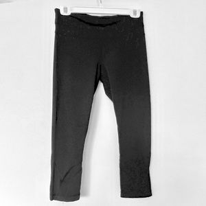 Lululemon Crop Leggings Sz 6 Black Solid Gym Workout Back Zip Pocket Hem Details